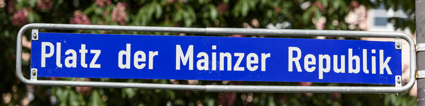 Straßenschild: Platz der Mainzer Republik