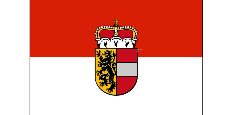 Flagge des Bundeslandes Salzburg (Österreich) mit dem Wappen des Bundeslandes bestehend aus einem gekrönten, gespaltenem Schild: links in Gold ein aufrechter, nach links gewendeter schwarzer Löwe,rechts auf rotem Grund ein silberner Balken. Am oberen Schildrand ruht der Fürstenhut mit fünflappigem Hermelinstulp samt purpurner Haube, darauf drei perlenbesetzte Spangen, inmitten der goldene Reichsapfel