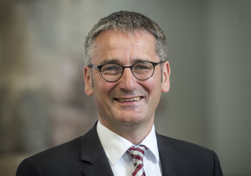 Portrait von Landtagspräsident Hendrik Hering