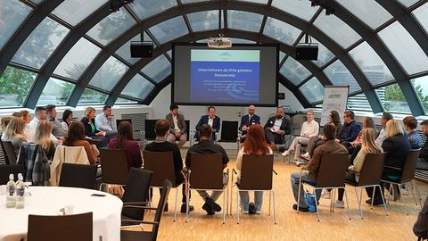 Bild aus dem Saal der Veranstaltung