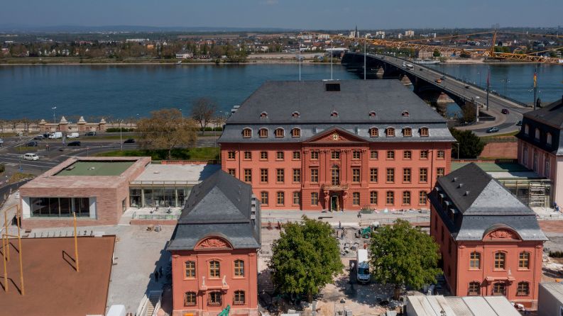 Das saniertes Deutschhaus aus der Vogelperspektive