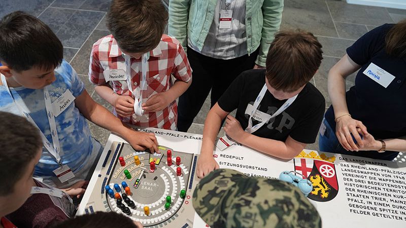 Erfolgreiches Grundschulprogramm im Landtag: Bereits über 4.000 Schülerinnen und Schüler aus rheinland-pfälzischen Grundschulen kamen im Rahmen des Programms in den Mainzer Landtag.