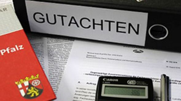 Symbolbild Gutachten-Akte