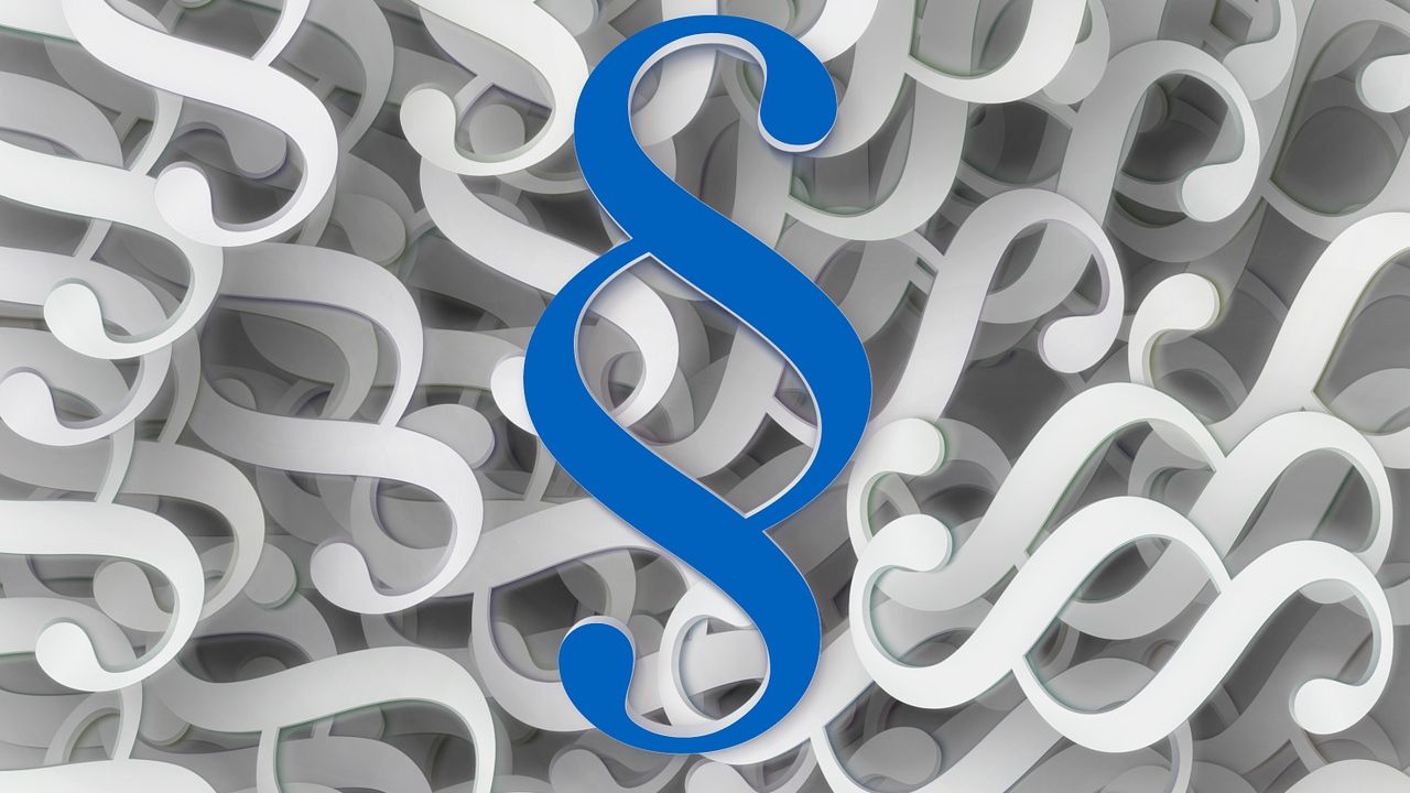 Paragraphen; grafische Darstellung eines blauen Paragraphen über plastisch angeordneten weißen Paragraphen