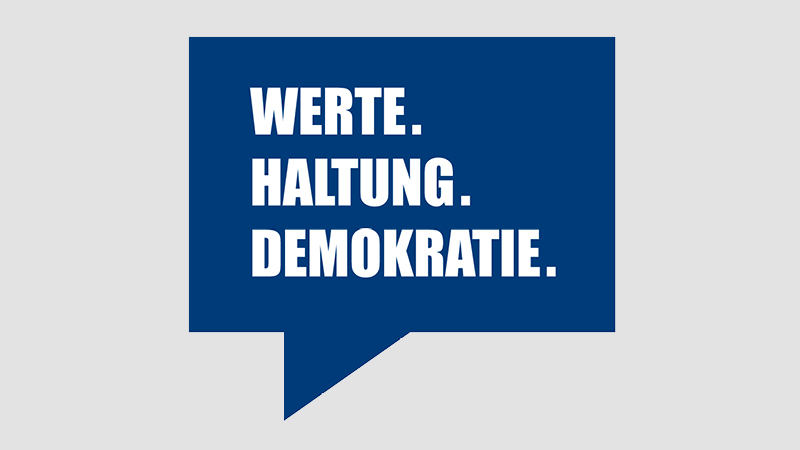 zu sehen ist eine dunkelblaue Sprechblase mit den Wörtern: 