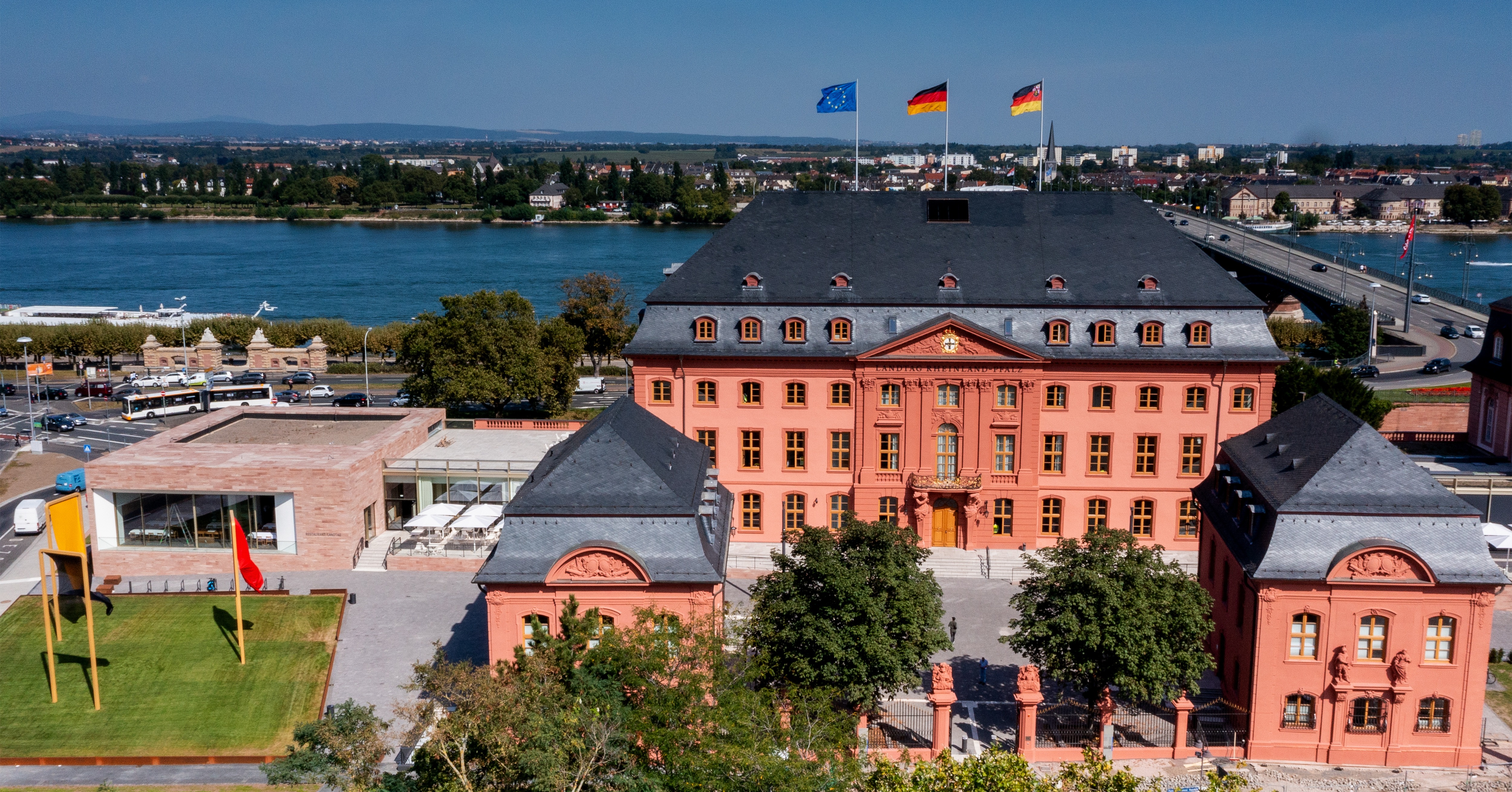 Außenansicht Deutschhaus