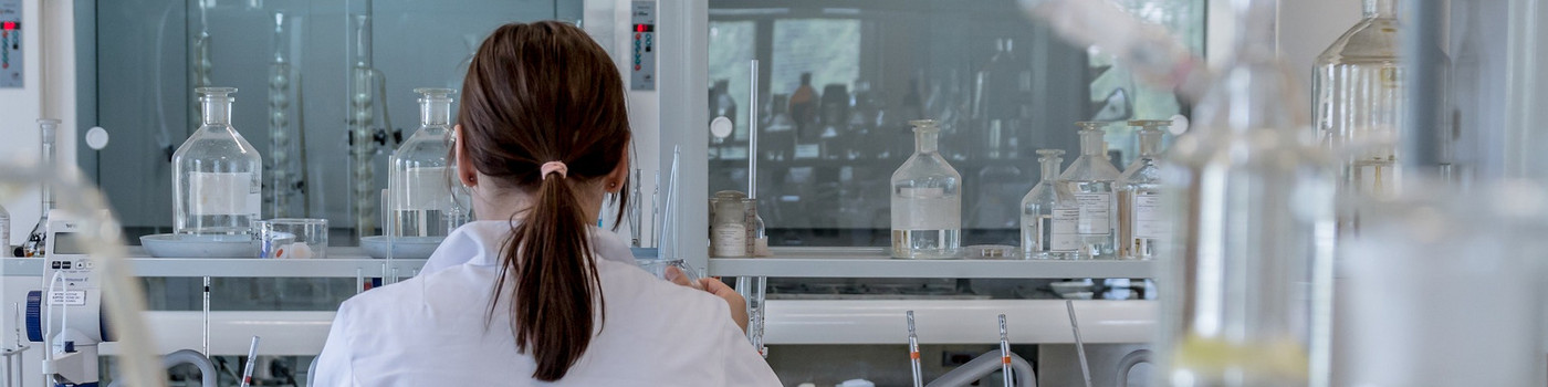 Wissenschaftlerin im Labor