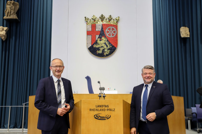 Der Vorsitzende des Ausschusses für Wirtschaft und Verkehr Andreas Rahm (rechts) und der stellvertretende Vorsitzende Dr. Helmut Martin (links)