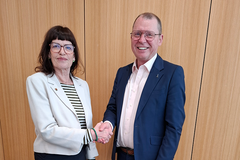 Der Vorsitzende Michael H&uuml;ttner mit der stellvertretenden Vorsitzenden Jutta Blatzheim-Roegler.